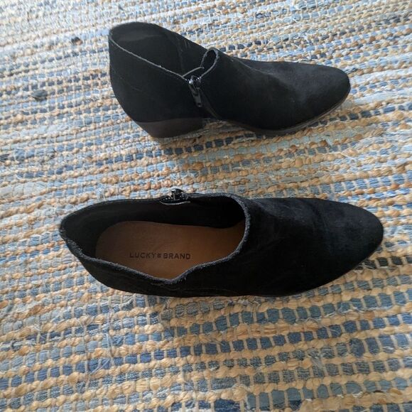 Lucky Brand Black Suede Ankle Booties Side Zip Almond Toe Size 8.5 Leather Grung - Picture 3 of 9